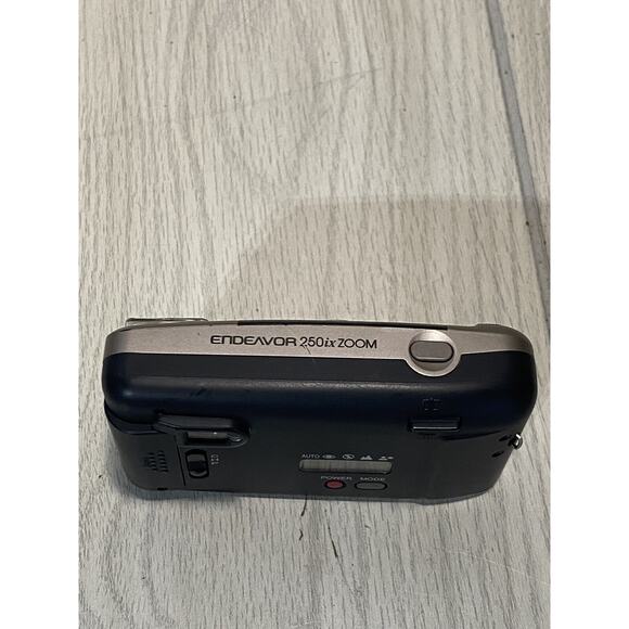 Fuji Film Endeavor 250ix Zoom Camera - Picture 4 of 8